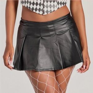 Windsor Feeling Cool Pleated Faux Leather Mini Skort
